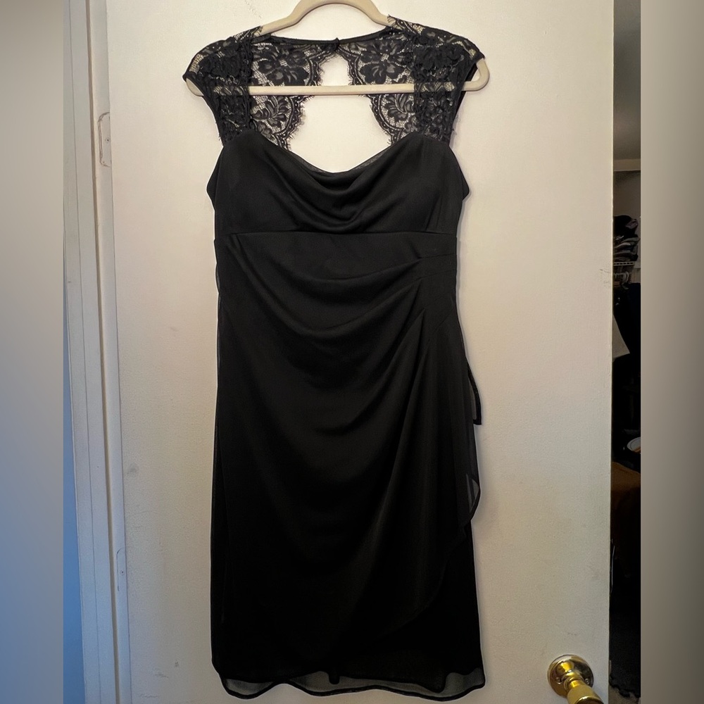 Elegant Black Lace Evening Dress